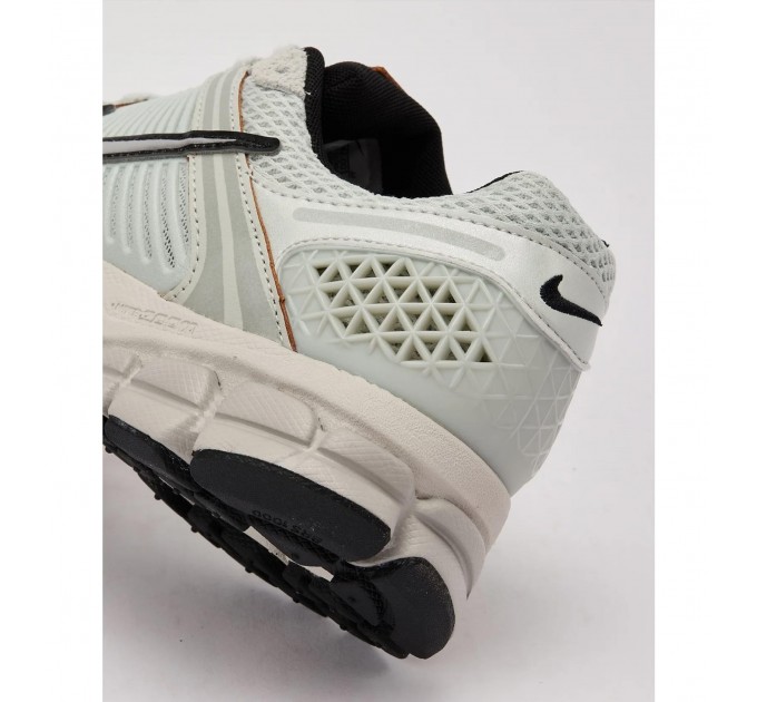 Кросівки жіночі Nike Zoom Vomero 5 (FN6742-001)