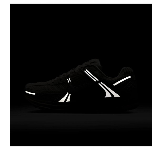 Кросівки жіночі Nike Wmns Zoom Vomero 5 (FJ2028-002)
