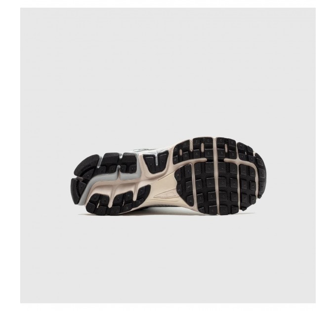 Кроссовки женские Nike Wmns Zoom Vomero 5 White (FN6742-002)