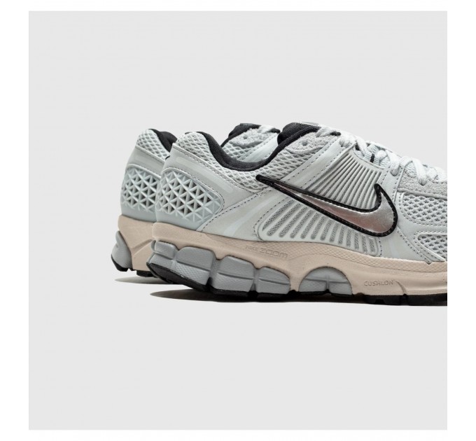 Кроссовки женские Nike Wmns Zoom Vomero 5 White (FN6742-002)