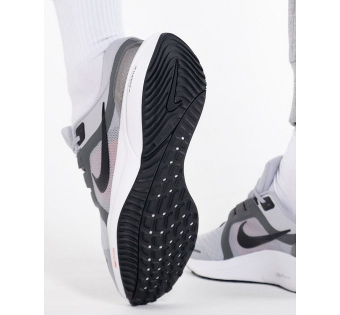 Кроссовки Nike Air Zoom Vomero 16