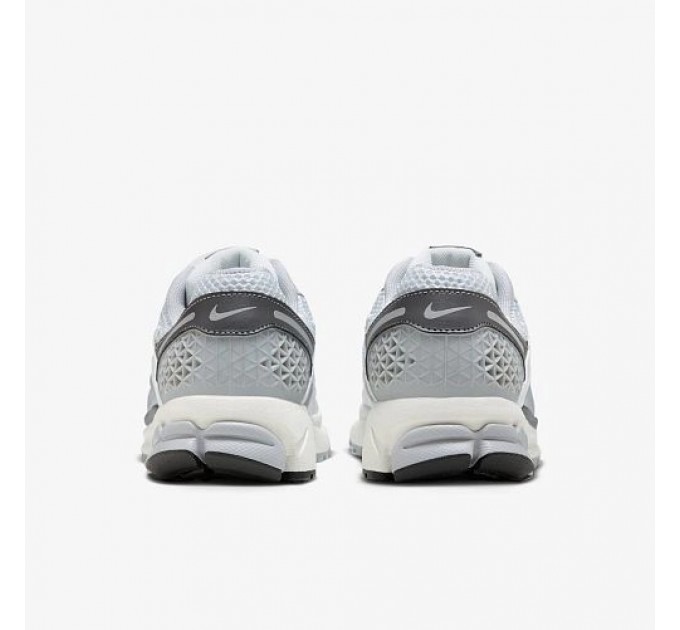 Кроссовки Nike Wmns Zoom Vomero 5 "Pure Platinum / Metallic Silver" FD9919-001